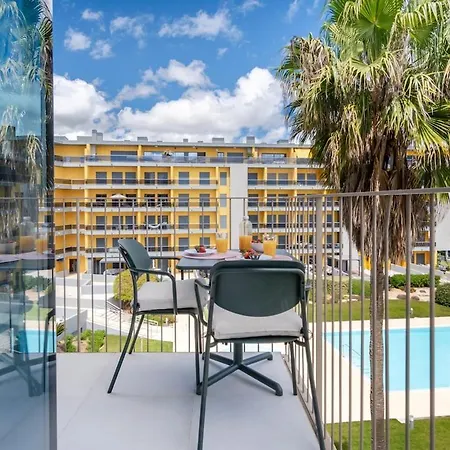 Daire Horizon 304 1Br Beachfront, Pool Quarteira