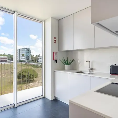 Horizon 304 1Br Beachfront, Pool Daire