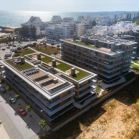 Horizon 1br Beachfront, Pool Quarteira